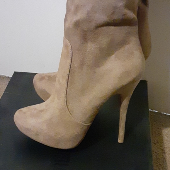 Heel boots - Picture 2 of 4